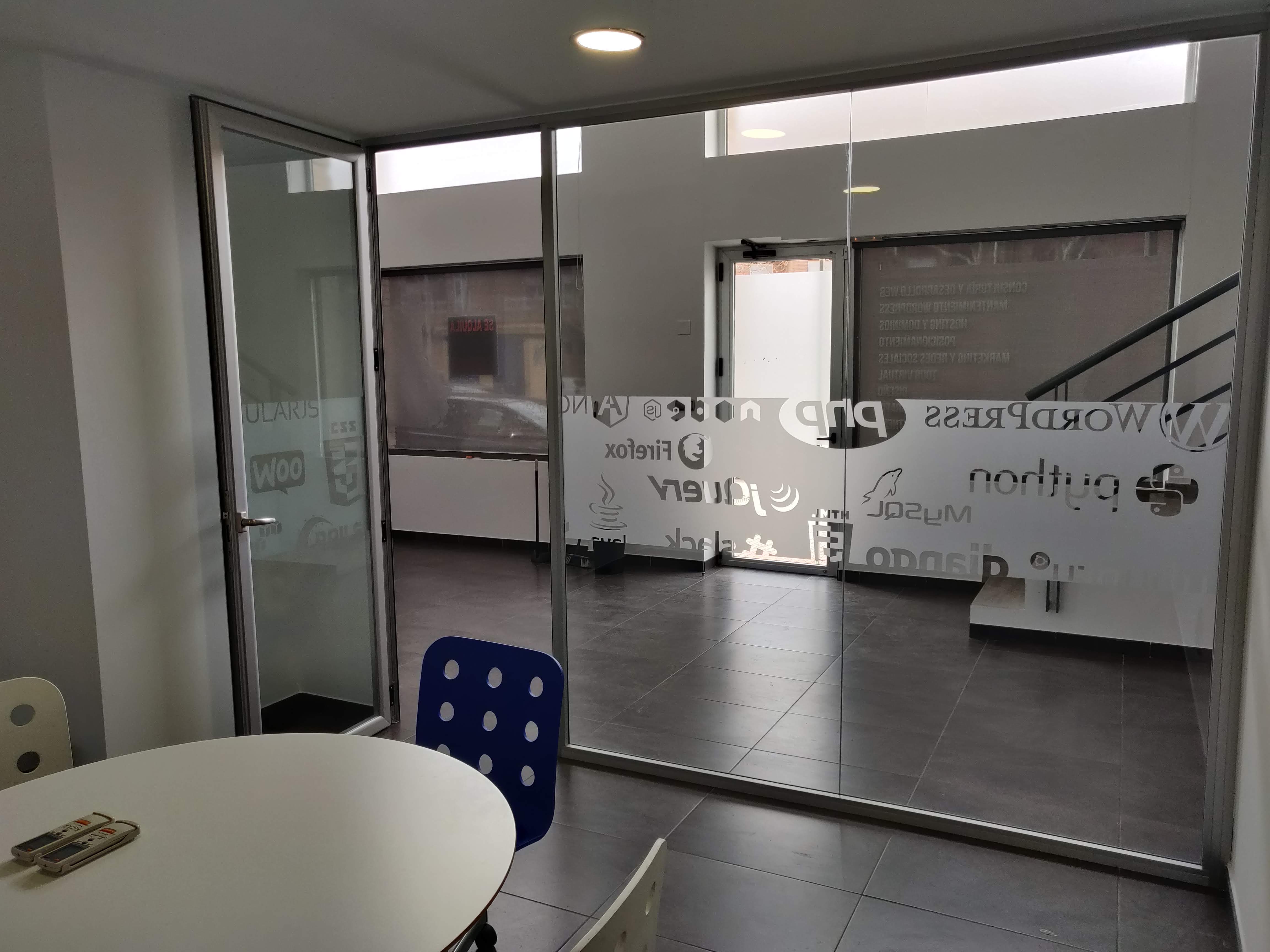 Despacho acristalado